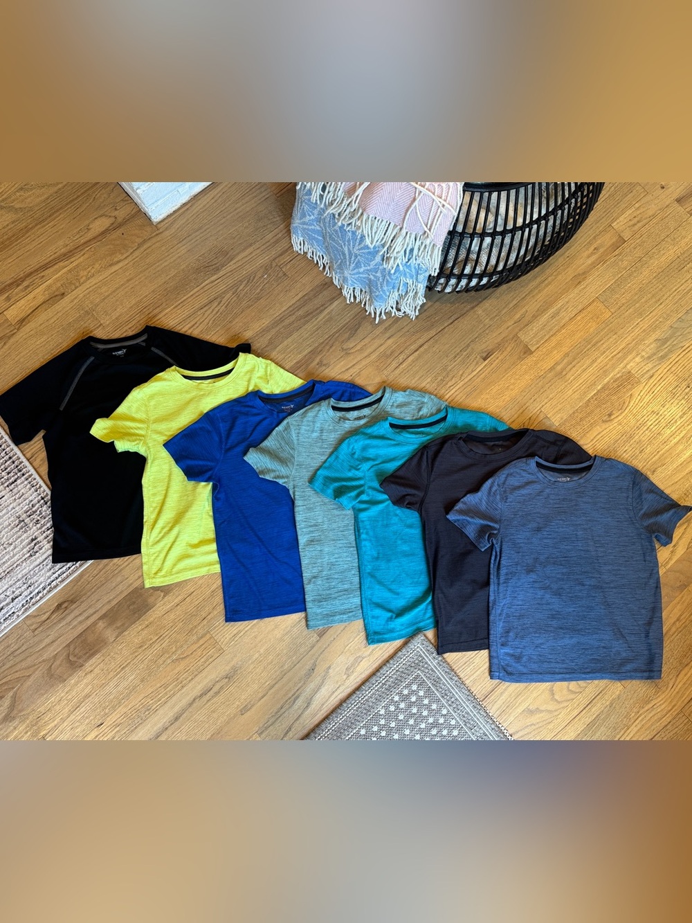 Pack of (7) Old Navy Active Short Sleeve Tees Size M